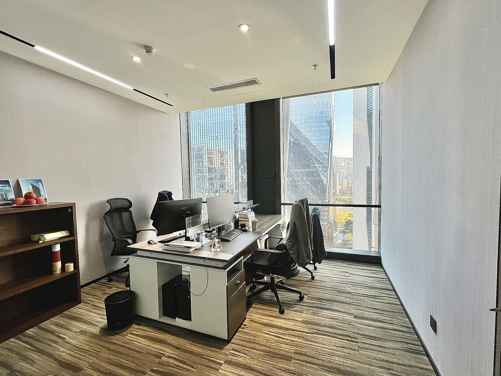China Merchants Qianhai International Center, Building B🏢: Unit 1605, Double-sided lighting