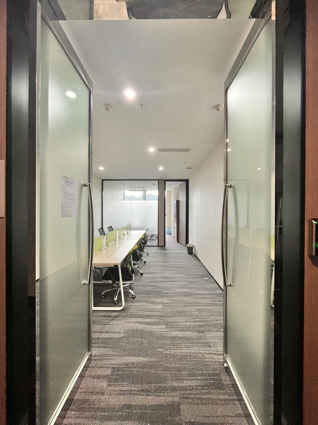 Room 10, 15/F, Hong Kong Finance Centre (Independent Suite)