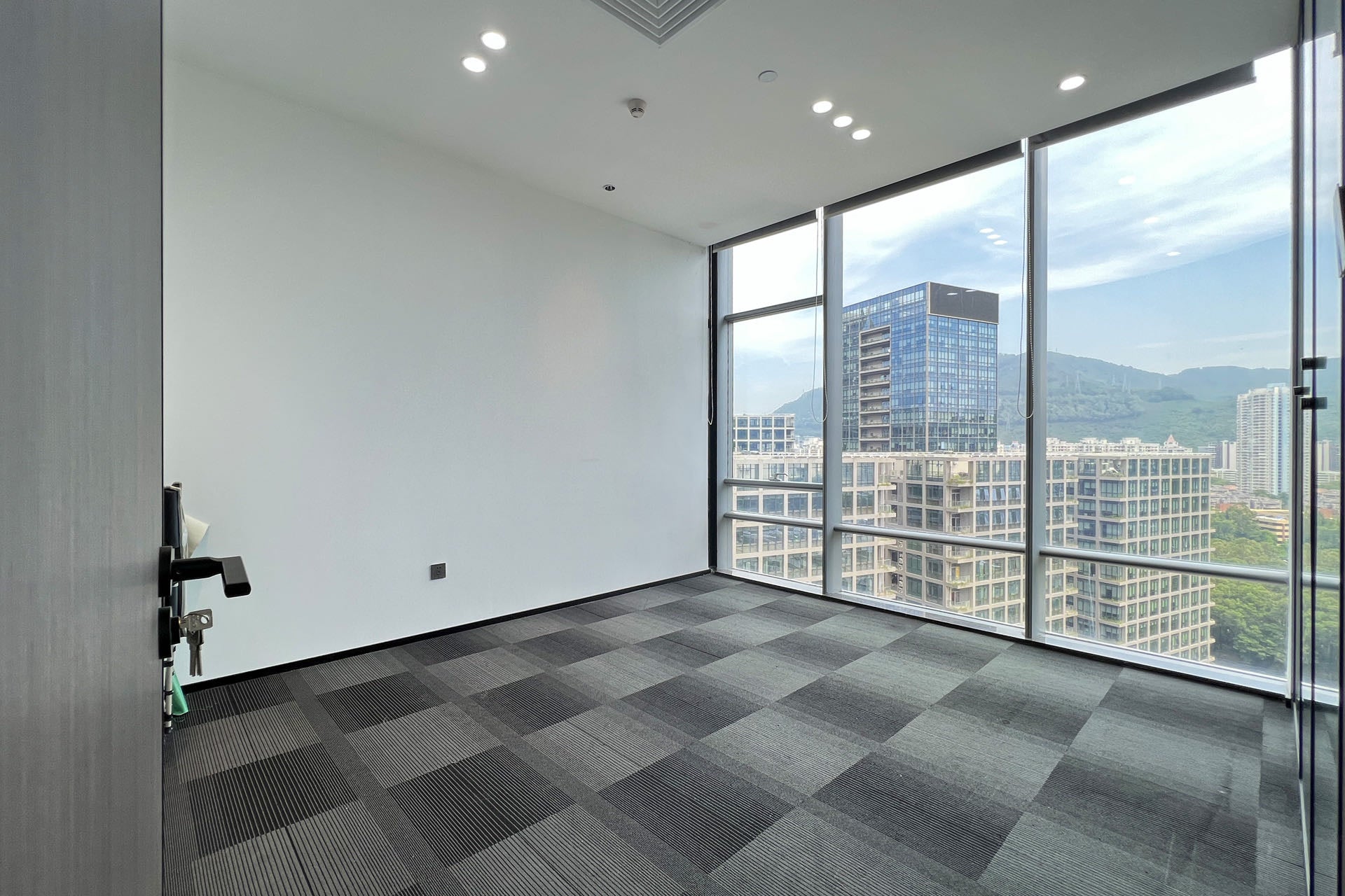 Overseas Chinese Town Intelligent Plaza, Building B2, 1402D